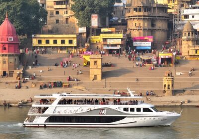 3 Reasons for Luxury Private vs. Group Boat Rides in Varanasi – What to Choose?