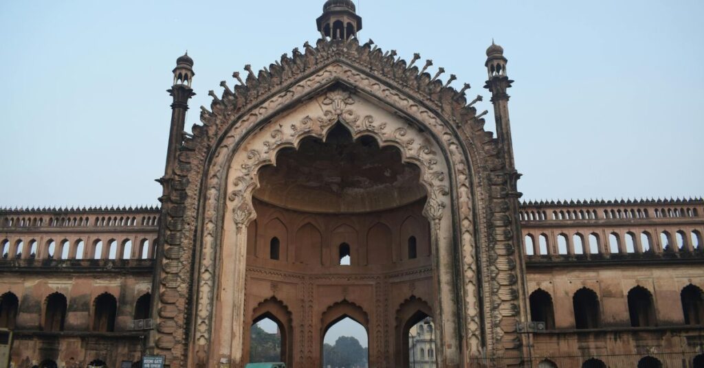 Rumi Darwaza: The Grand & Beautiful Gateway to Lucknow’s Nawabi Era 2 Rumi Darwaza