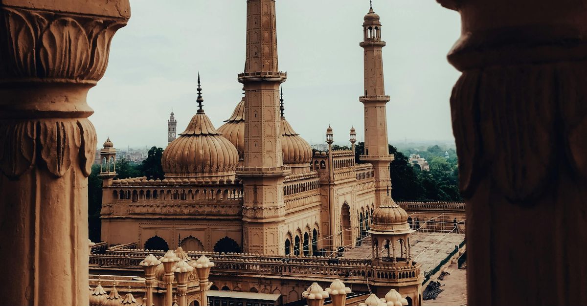 Rumi Darwaza: The Grand & Beautiful Gateway to Lucknow’s Nawabi Era 1 Rumi Darwaza