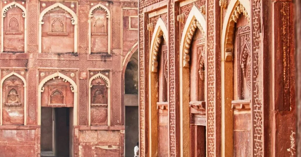 How to Manage Long Waits at Temples for Elderly Visitors