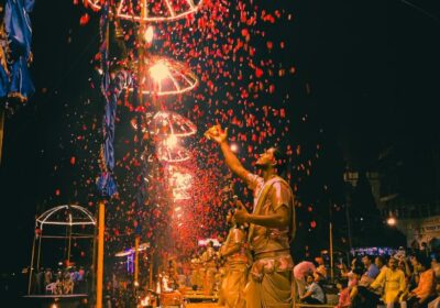 Delightful Varanasi Evening Rides: Rickshaw & Night Walks