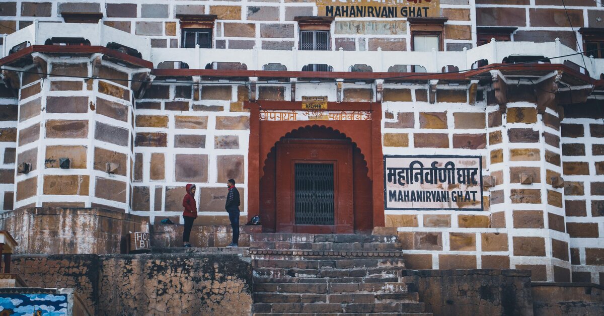 Varanasi Nightlife – Cafes & Music by the Ganga