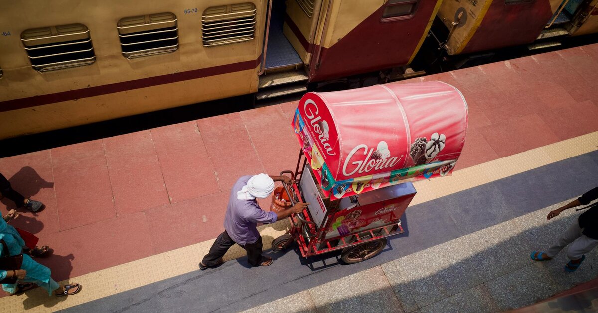 varanasi railway | TripCosmos.co