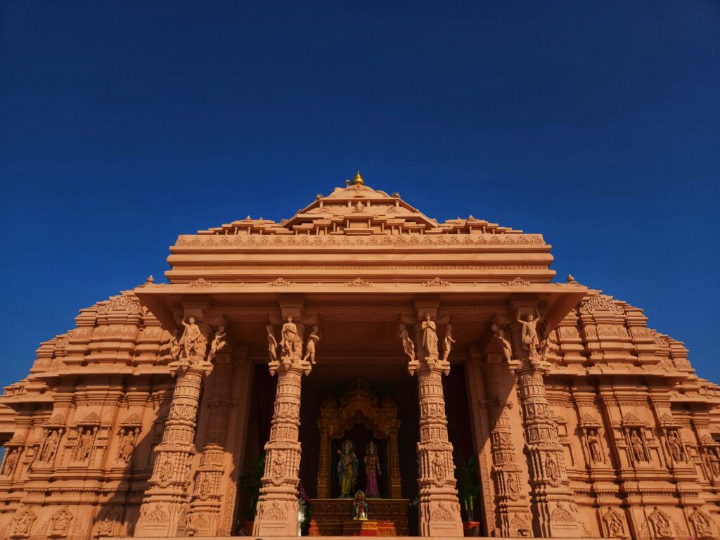 Explore the Rich Heritage of Lucknow: A Tour Package