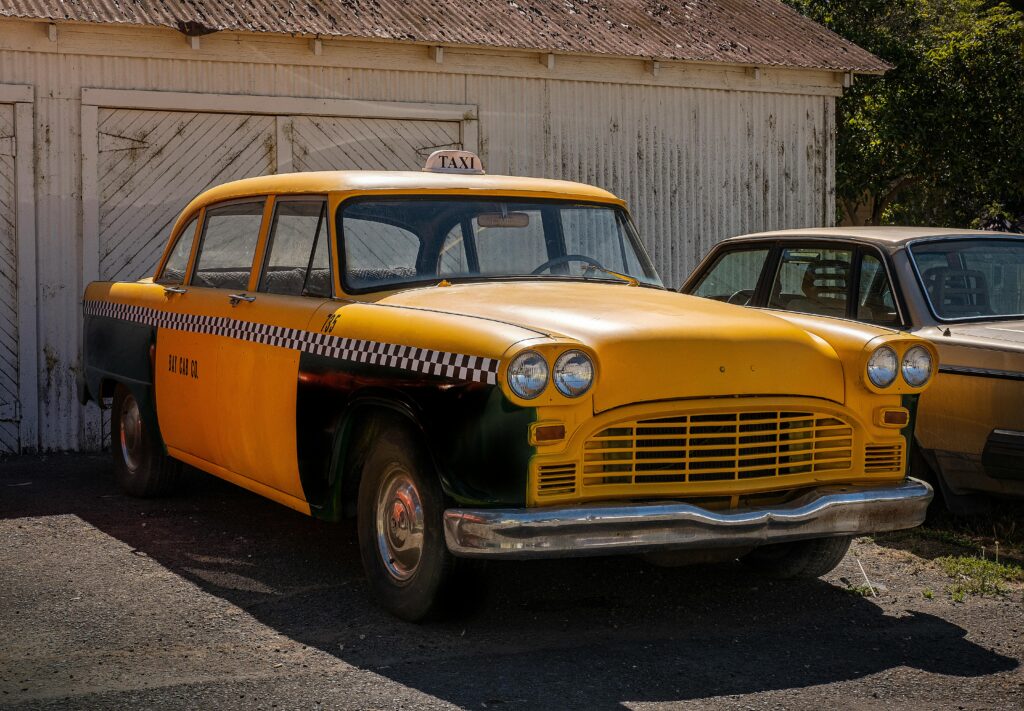 Lucknow to Varanasi Taxi Cost – Best Deals for Families