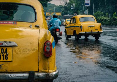 Comfortable 20 Lucknow to Varanasi Taxi Cost – Best Deals for Families
