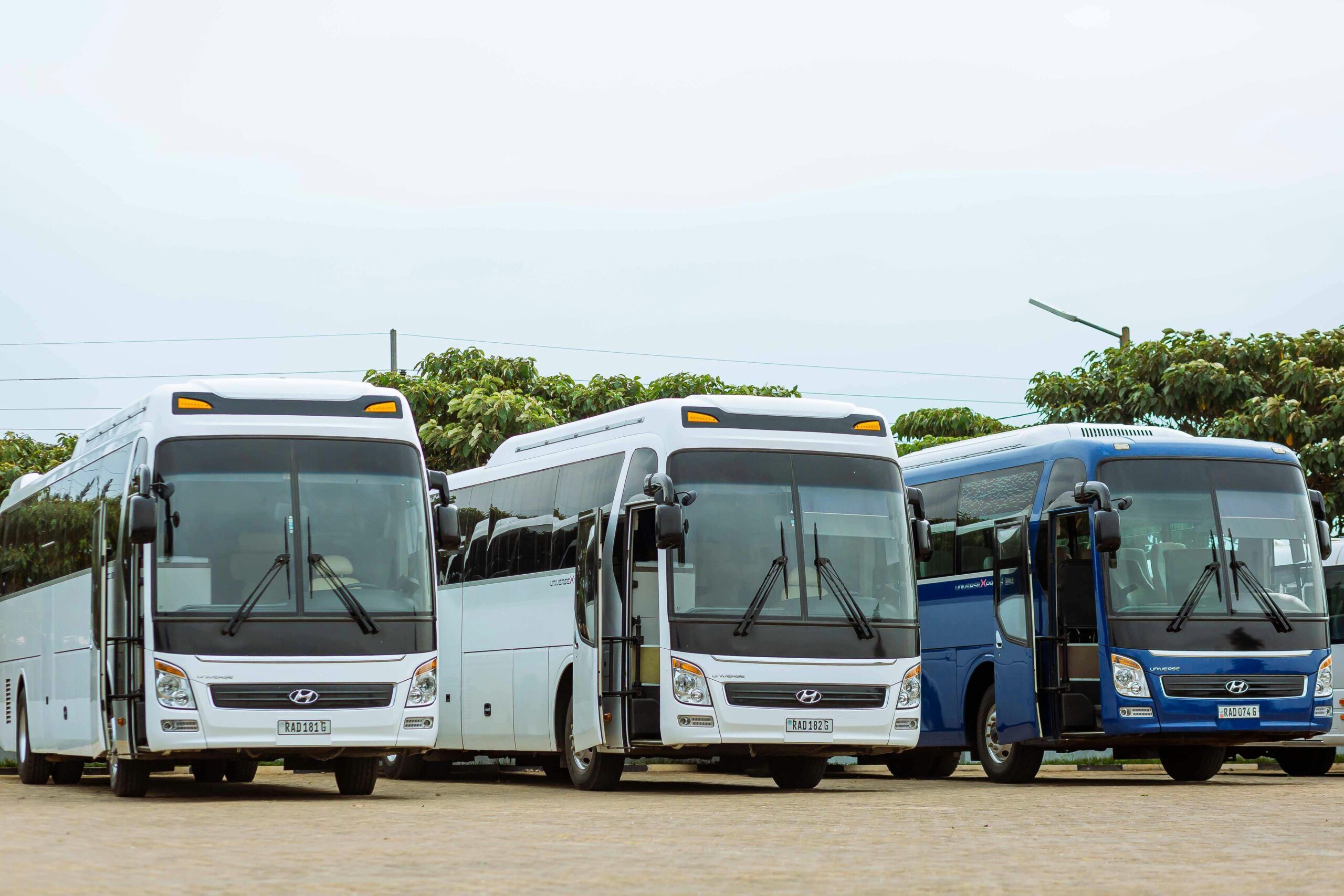 17 Seater Mini Bus Varanasi | Book from ₹3999