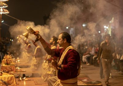 Best ₹2800 Private Cab + Varanasi Tour Price – Instant Booking Available