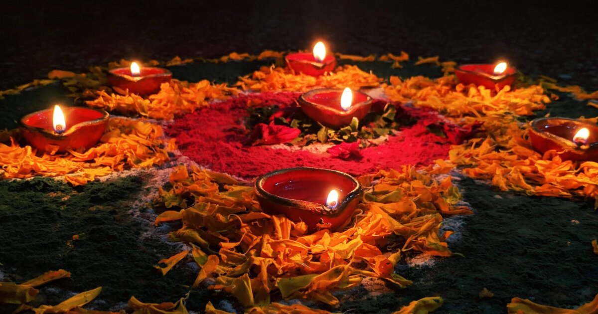Which Boat Should You Choose During Dev Deepawali