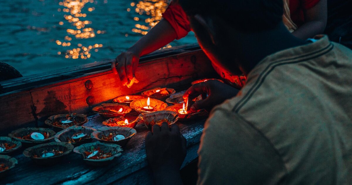 Book a Maharaja Bajra Boat for Dev Deepawali