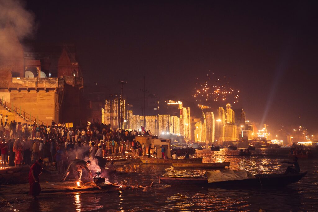 Book a Maharaja Bajra Boat for Dev Deepawali