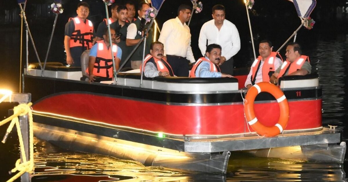 Prayagraj Birthday Anniversary & Proposal Boat Booking at Triveni Sangam: Complete 2026 Guide | TripCosmos.co