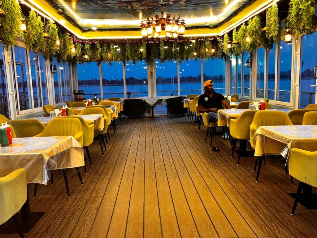 Prayagraj Birthday Anniversary & Proposal Boat Booking at Triveni Sangam: Best Complete 2026 Guide – TripCosmos.co
