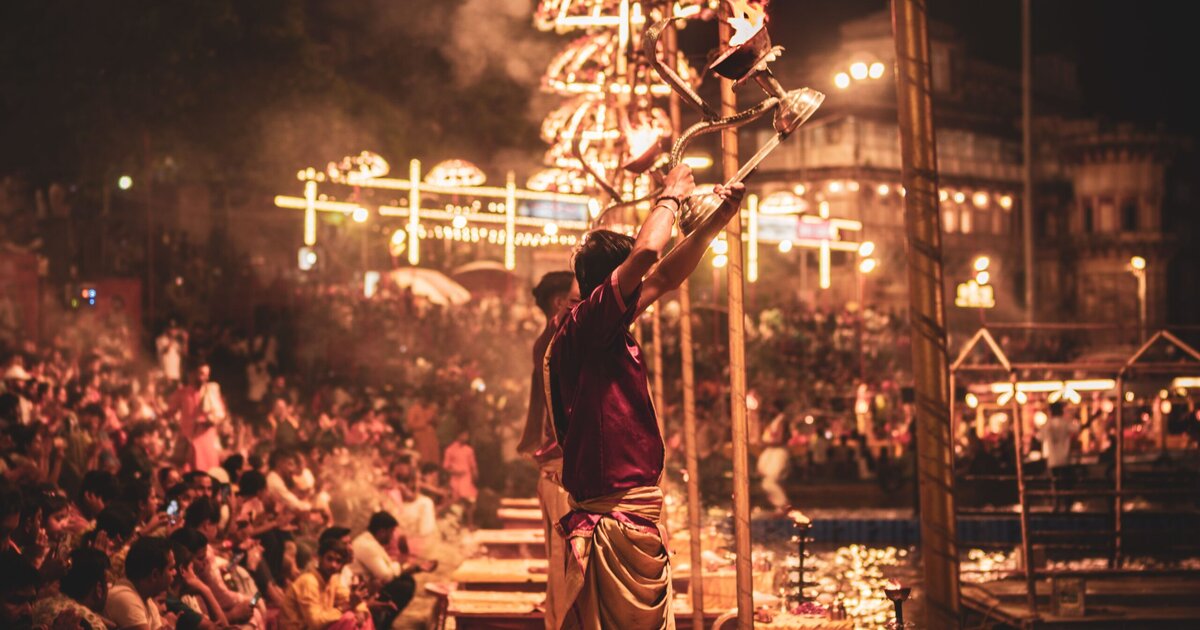 Assi Ghat Subah-e-Banaras — The Morning Experience That Changes How You See Varanasi | TripCosmos.co