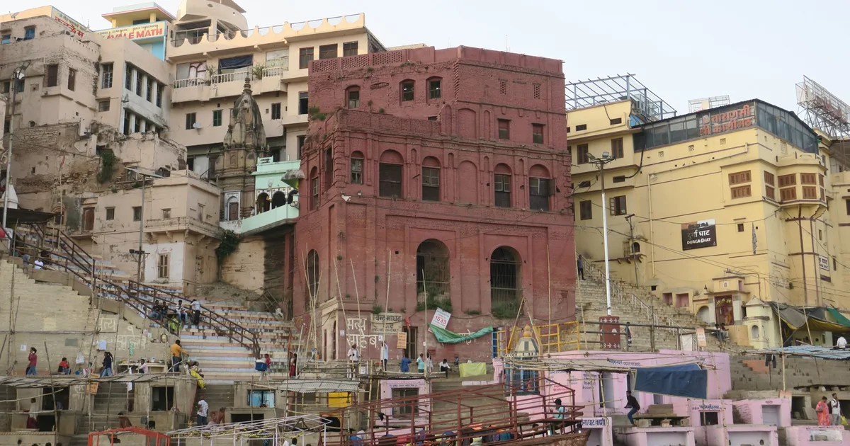 Israeli Backpacker Varanasi Guide