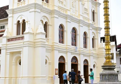 Kochi English Speaking Guide 2026: How to Actually Find and Hire One
