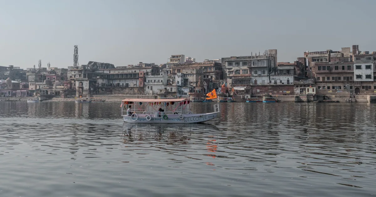 Delhi to Mathura Vrindavan Cab – Cost, Best Route & Day Trip Guide 2026